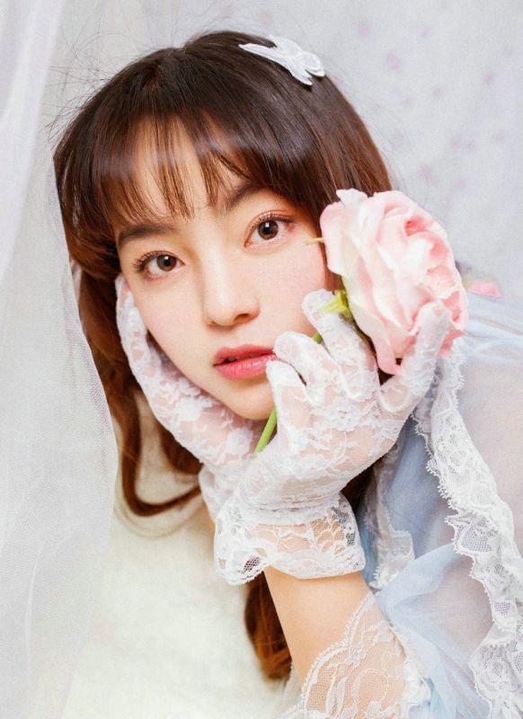 清纯蕾丝公主美女安静柔美私房艺术写真