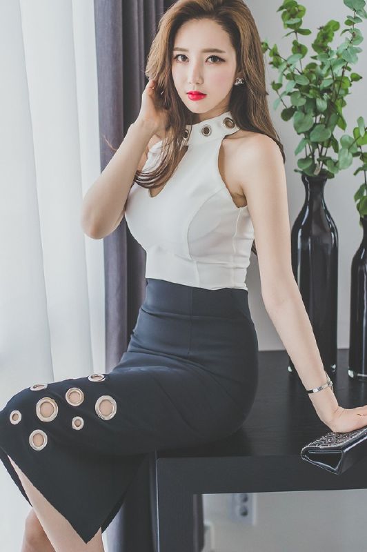 气质美女白皙大长腿端庄性感大气摄影艺术照