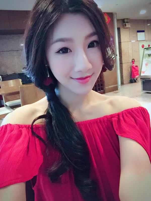 台湾学生妹格格(吕甄格)自拍写真图片