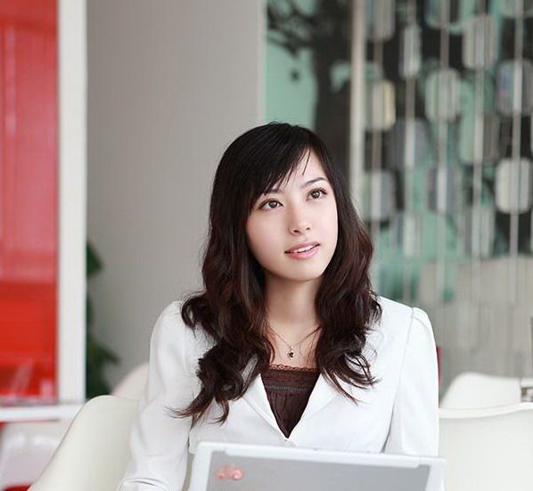 清纯办公制服美女室内高清写真