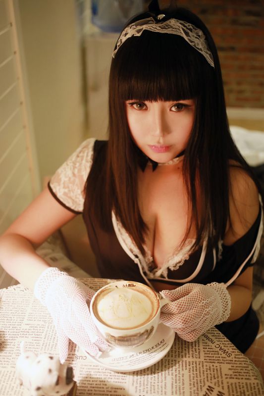 性感女仆装丝袜美女私房美胸诱人写真