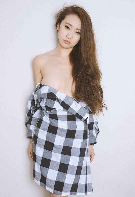 推女神90后嫩模美女施忆佳KITTY性感内衣写真