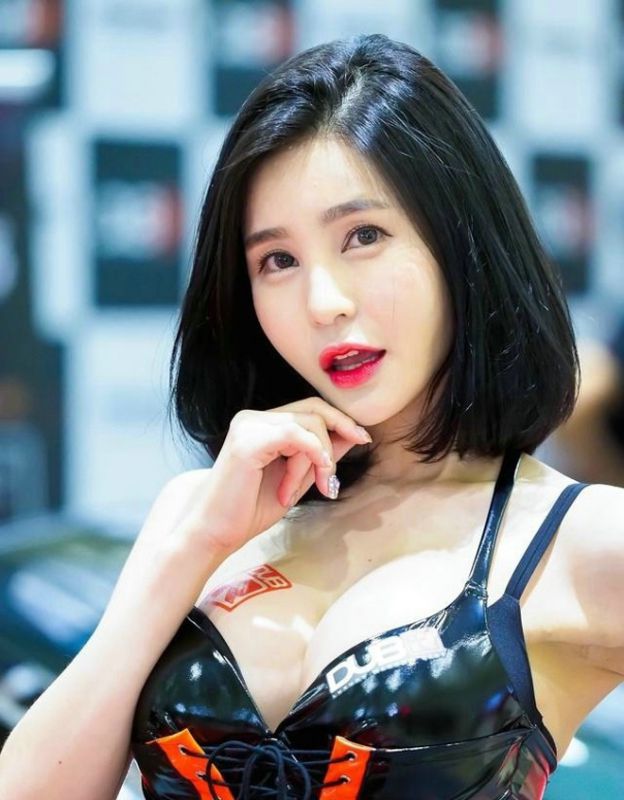 韩国气质短发车模美女内衣爆乳性感细腰美腿写真