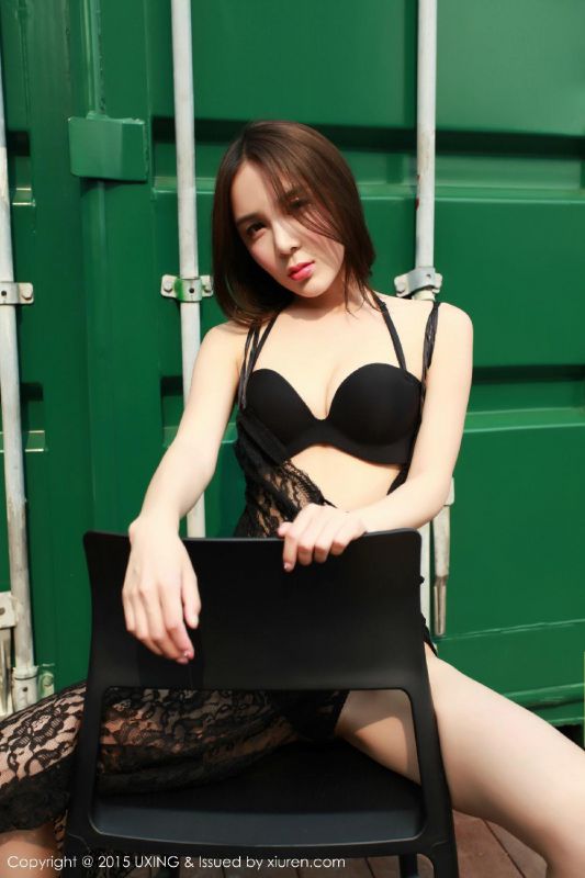 优星馆情趣内衣美女刘美辰户外诱人美照