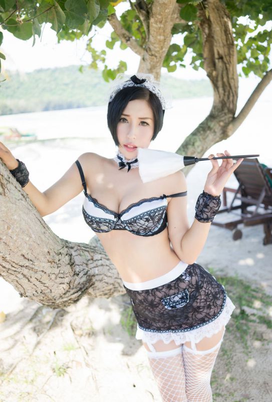 翘臀美女娜依灵儿女仆装诱惑写真