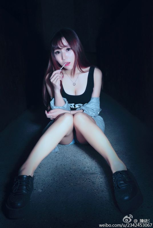 漂亮学生妹陈依微博私拍写真图片