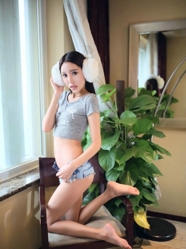 大胸少妇情趣制服诱惑黑色阴部大尺度美女写真