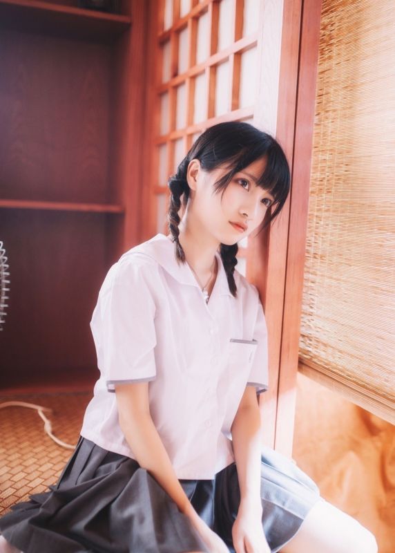 高清jk制服大眼少女水灵性感写真