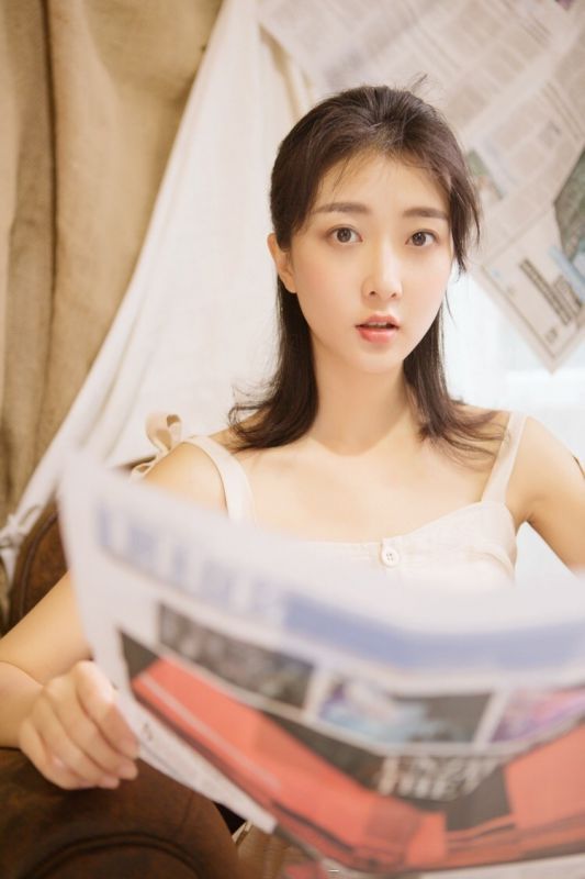 清纯甜美少女吊带衫居家性感美乳诱惑性感图片