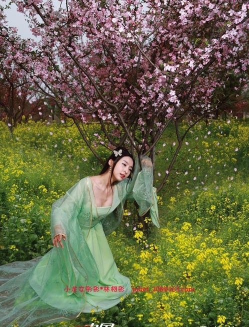 性感泳池湿身诱惑美女高清写真