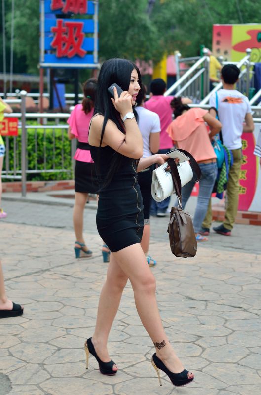 超短裙高跟美女最新街拍照