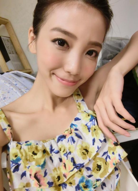 台湾模特陈慈瑜清纯自拍写真