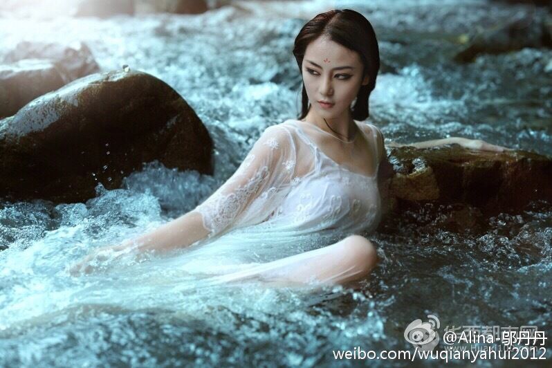 性感内衣美女丹宝贝Alina私房大秀骨感身材