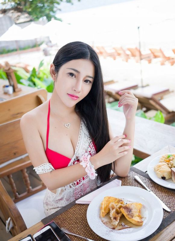 惹火娇艳美女爆乳泳装系列大胆户外娇体丰满照