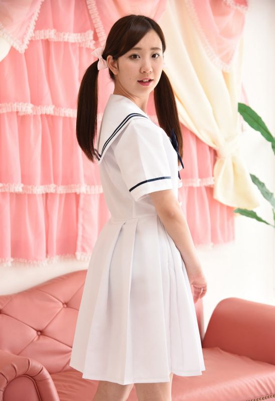 性感制服大胸美女街头高清写真
