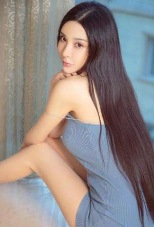 尤果网绝色自然美女蓝色吊带针织裙性感酥胸美腿写真