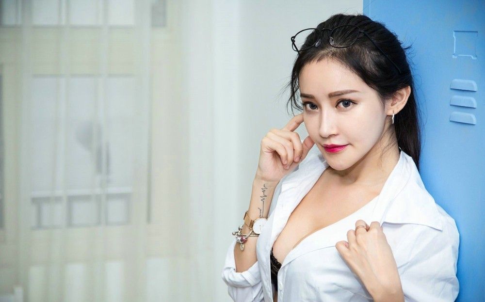 爆乳白领OL女秘书绝色尤物制服诱惑性感写真