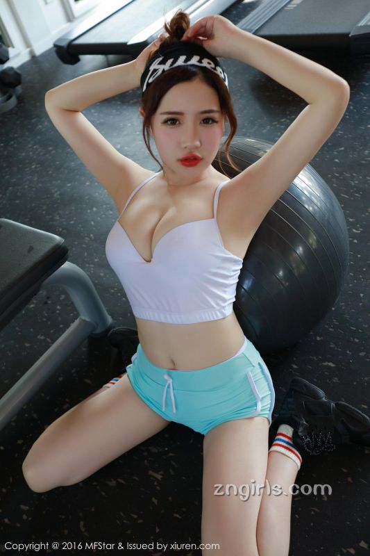 模范学院中国内地模特徐cake性感酥胸迷人写真