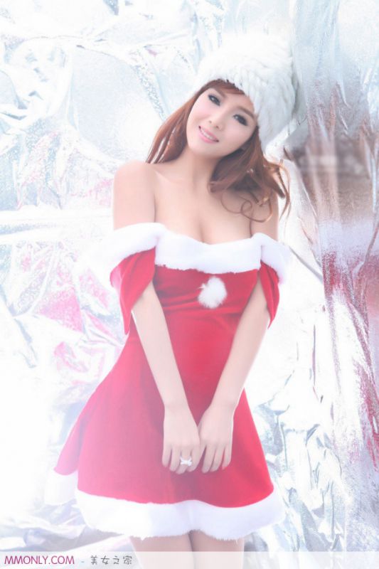 性感酥胸圣诞制服美女诱人写真
