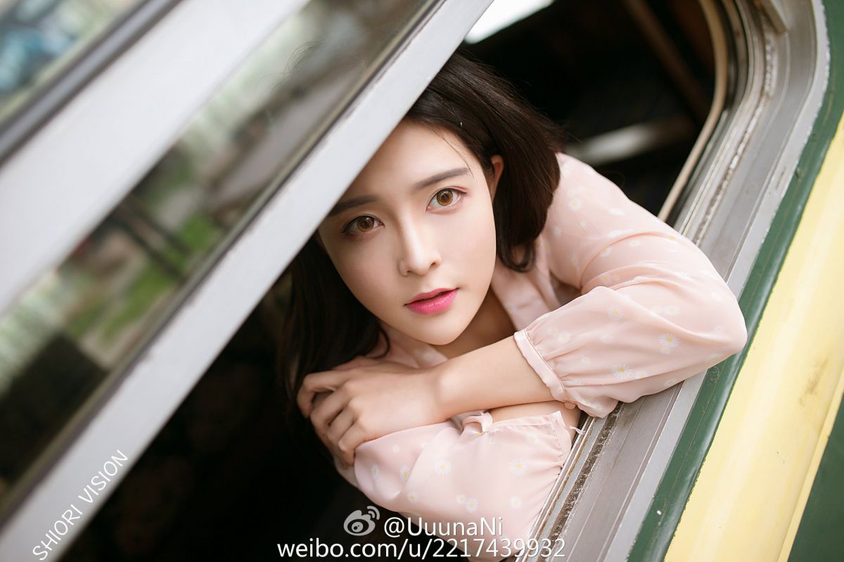 90后清纯美女倪唯一唯美养眼写真