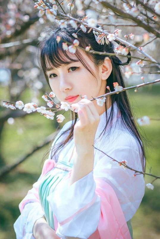 古装甜美少女户外樱花桃林唯美清新迷人写真