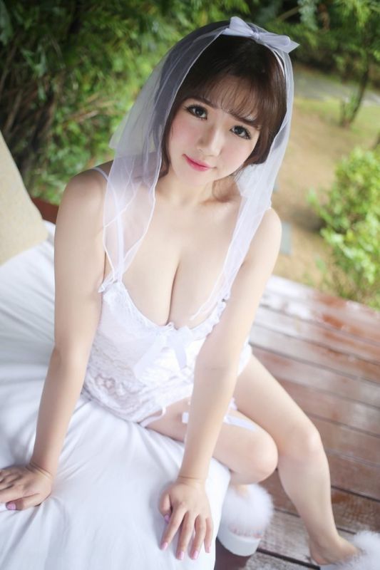 大胸美眉童颜巨乳大尺度纱头湿身诱惑人体艺术摄影