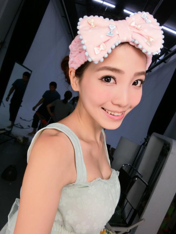 台湾模特陈慈瑜清纯自拍写真