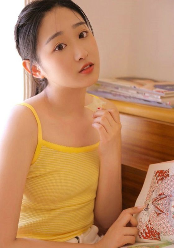 靓丽迷人可爱少女居家甜美娇俏阳光唯美写真图片