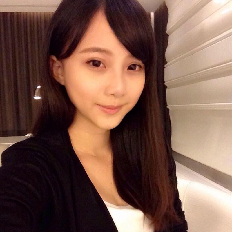 台湾学生妹刘坊萱清纯自拍写真图片