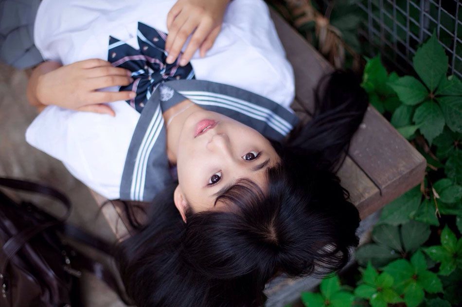 戚蓝尹学生制服户外高清写真