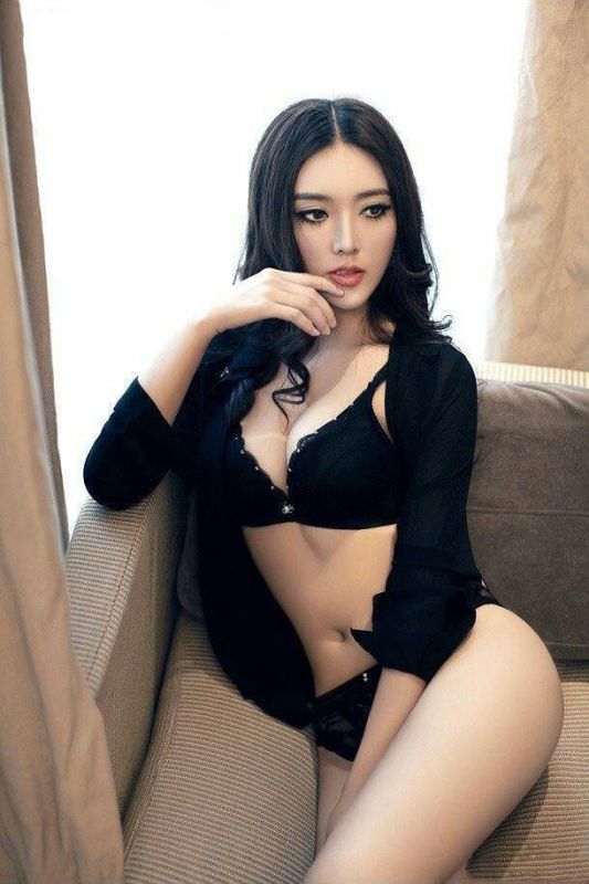 黑色内衣翘臀美女私房性感诱人写真