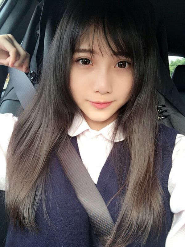 台湾学生妹刘坊萱清纯自拍写真图片