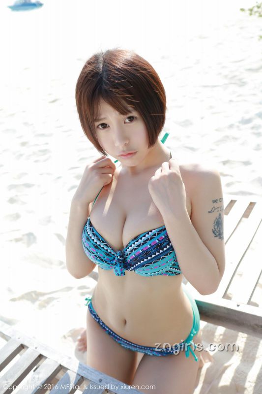 模范学院90后美女教师Evelyn艾莉性感私拍写真
