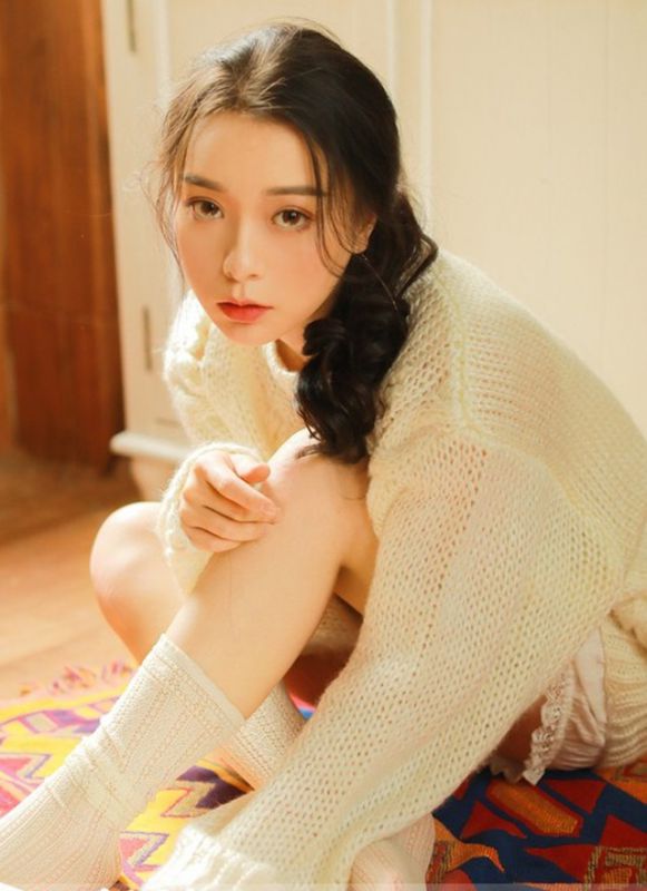 白袜子长腿美女模特私房清纯面孔暖心治愈系写真