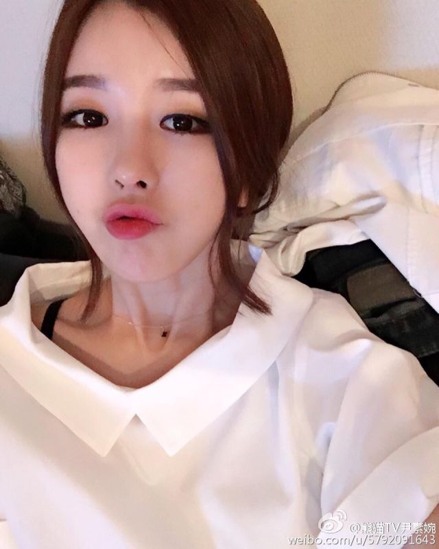 韩国人气主播尹素婉性感自拍写真