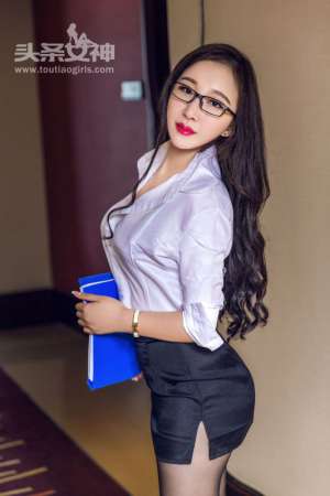 头条女神教师节献礼 制服爆乳惹火鲍臀
