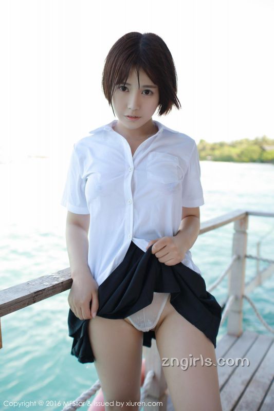 模范学院90后美女教师Evelyn艾莉性感私拍写真
