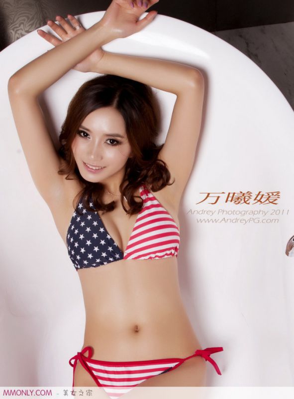 火辣比基尼美女万曦媛私房诱人写真