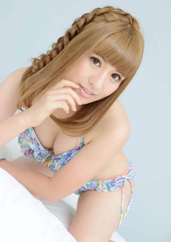 日本性感比基尼美女私房秀美胸写真