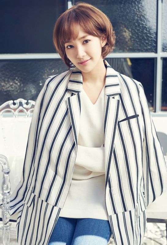 韩星朴敏英甜美笑容迷人写真