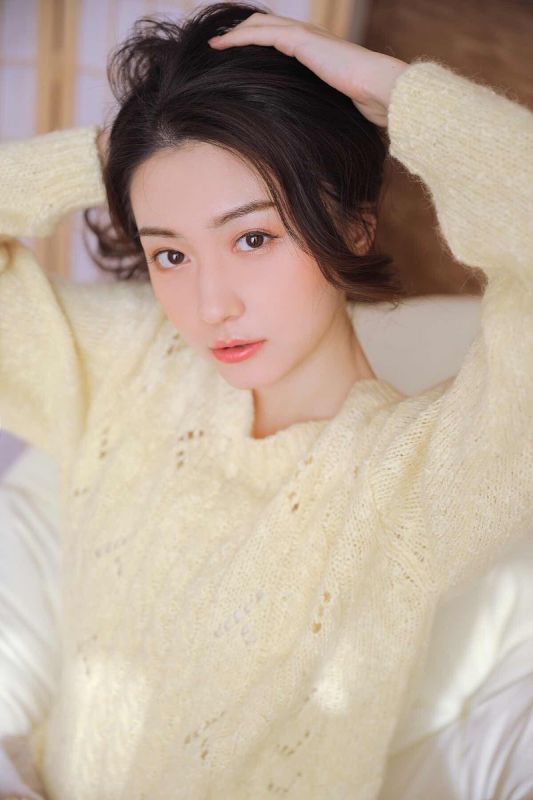娇艳清纯美腿少女白色内裤居家性感诱人丝袜写真