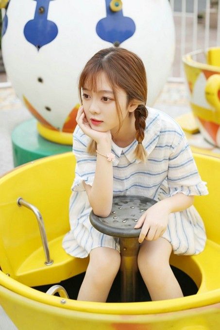 少女辫娃娃衣美女萝莉双马尾甜美户外摄影写真