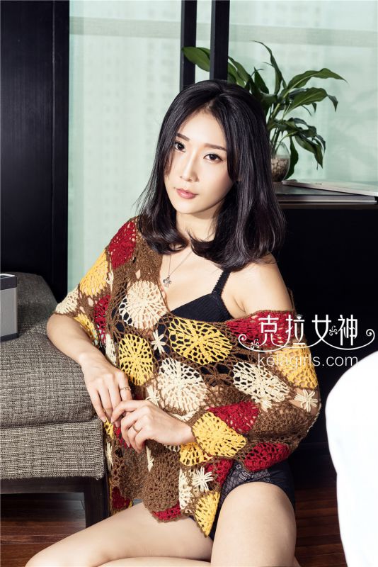 克拉女神含嫣私房内衣美乳丰韵美腿写真