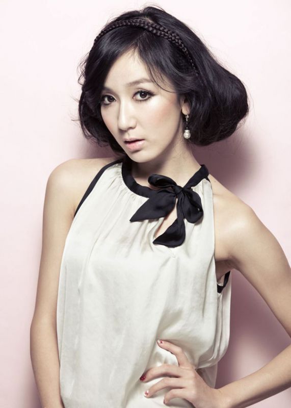 甜美笑容女星娄艺潇迷人高清写真