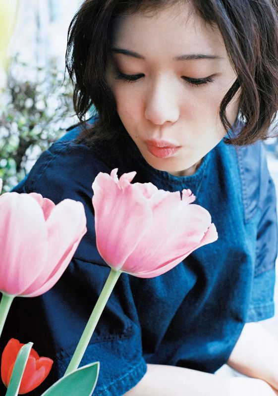 日本美女演员松冈茉优私服摄影写真