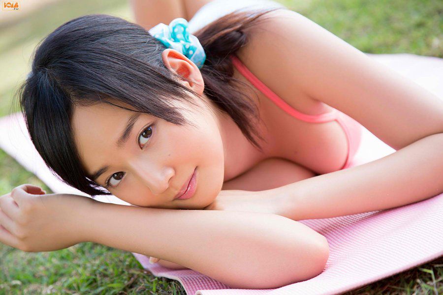 高胂惴妩媚美胸诱人写真
