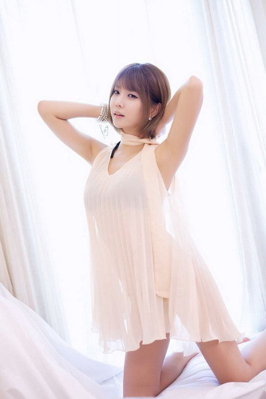 性感透视装美女室内撩人写真