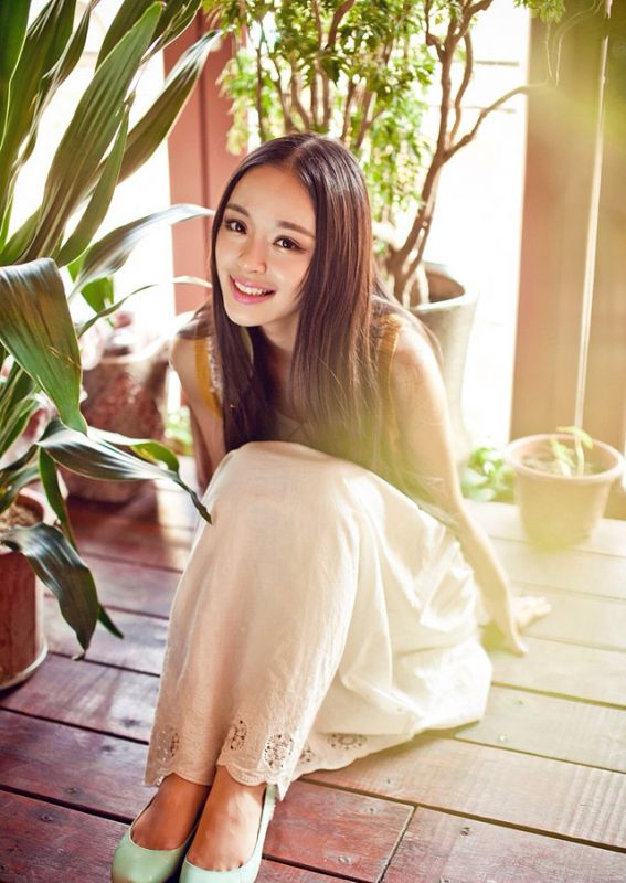 女神李莎F子室内卖萌写照