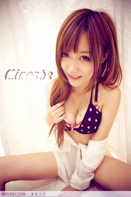 可爱美胸内衣美女私房撩人写真