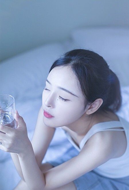 纯净天然素颜少女模特性感吊带短裙私房写真